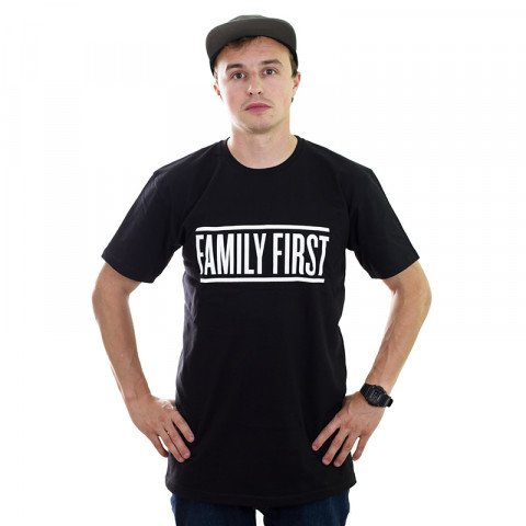 Koszulki - Koszulka Intruz Family First - Tshirt - Czarny - Zdjęcie 1