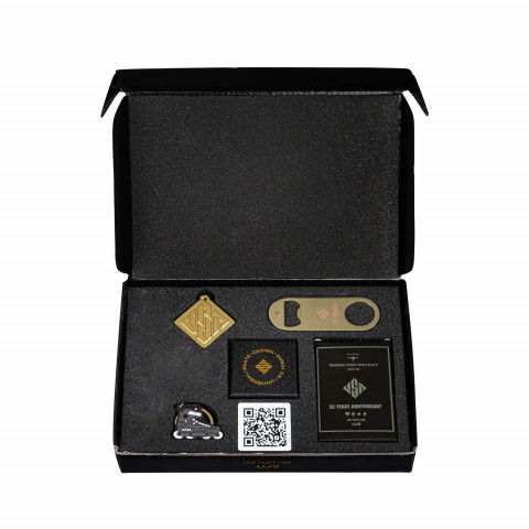 Breloczki - Usd 25 Years Anniversary Box - 64mm Ringsize - Zdjęcie 1