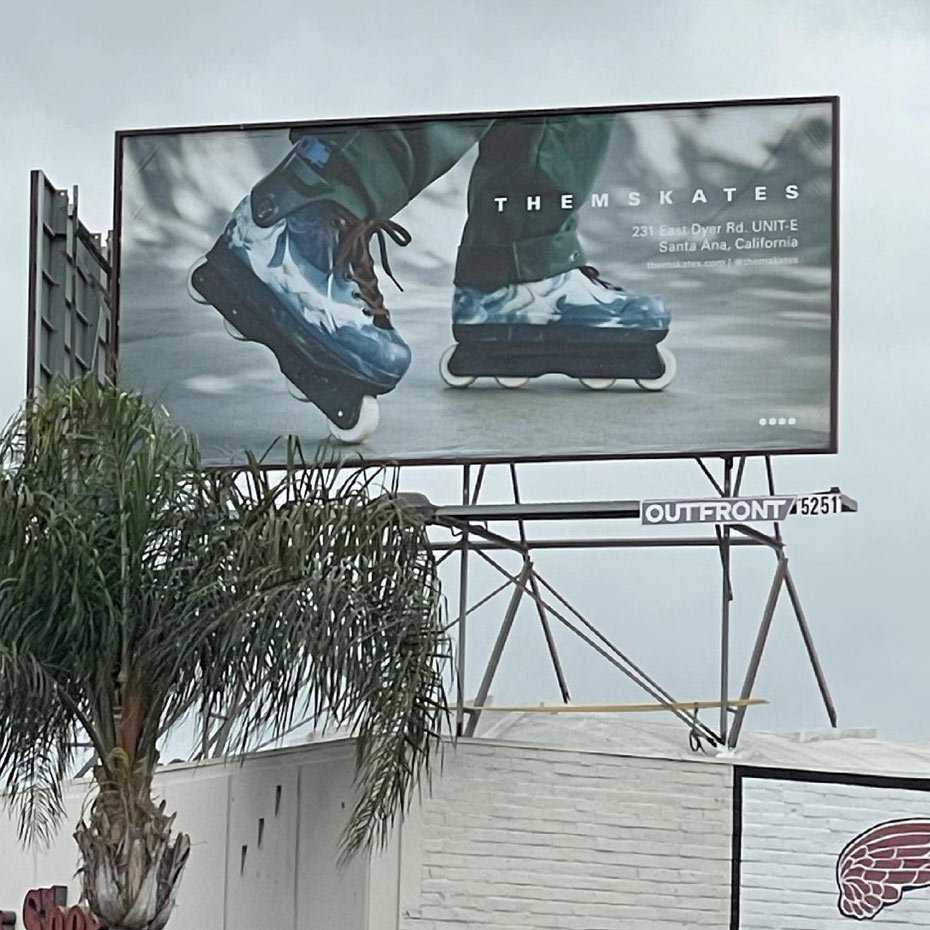 Billboard Themskates na ulicach Los Angeles